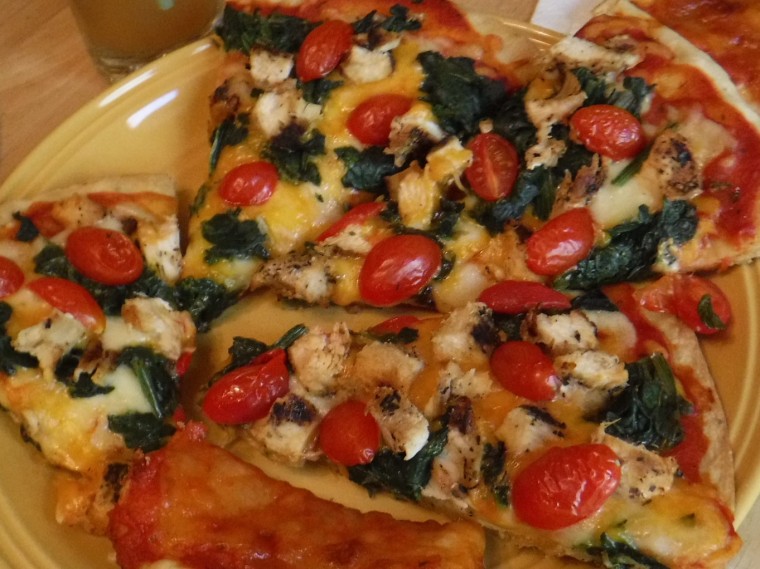 chicken tomato spinach pizza